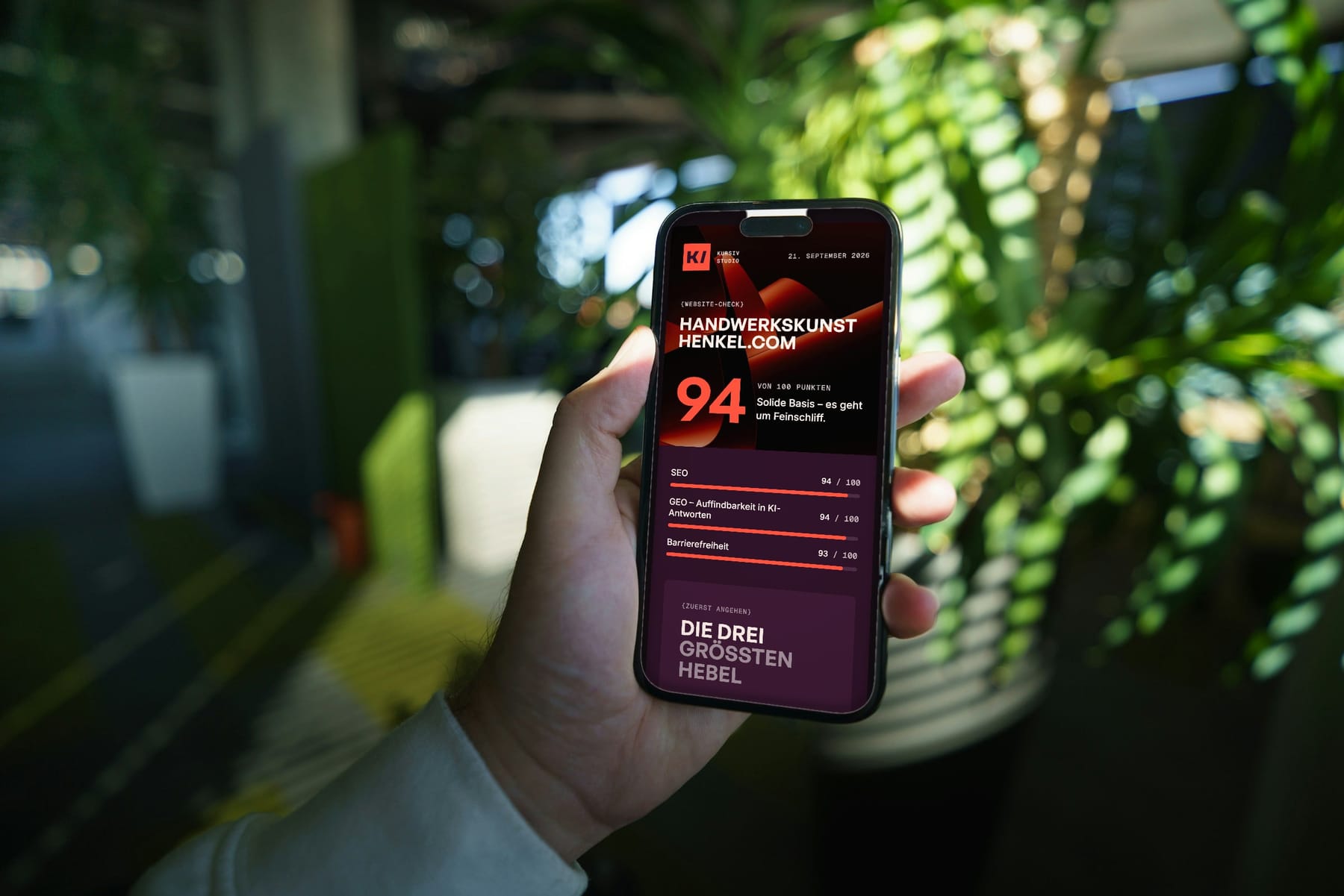 Der Check-Bericht von kursiv auf einem Smartphone